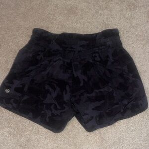 Lululemon shorts size 6